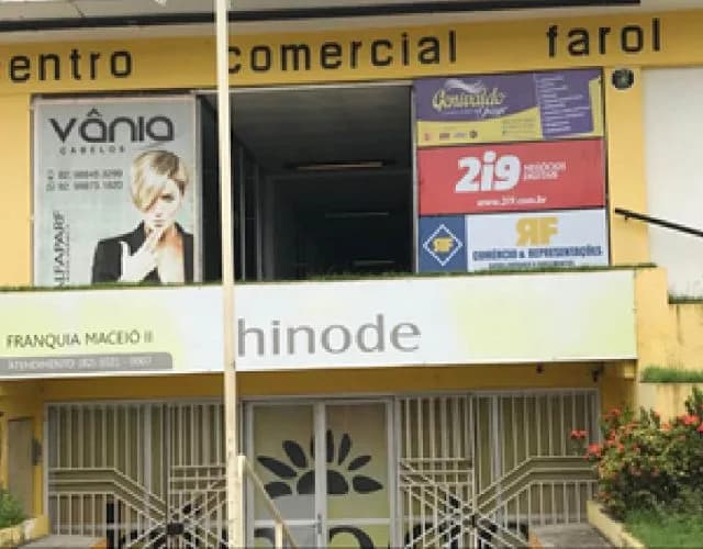 Fachada do Centro Comercial Farol, primeira sede do escritório